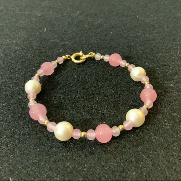 Beaded Bracelet Pink Gemstone and Imitation Pearls with Gold Tone Bead Spacers - Picture 12 of 13